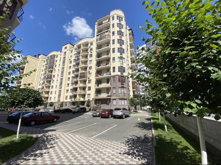 Luxury Emerald Apartments 이르핀 외부 사진