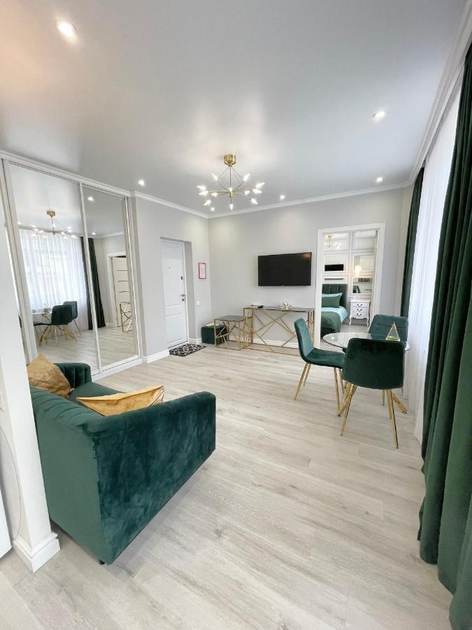 Luxury Emerald Apartments 이르핀 외부 사진
