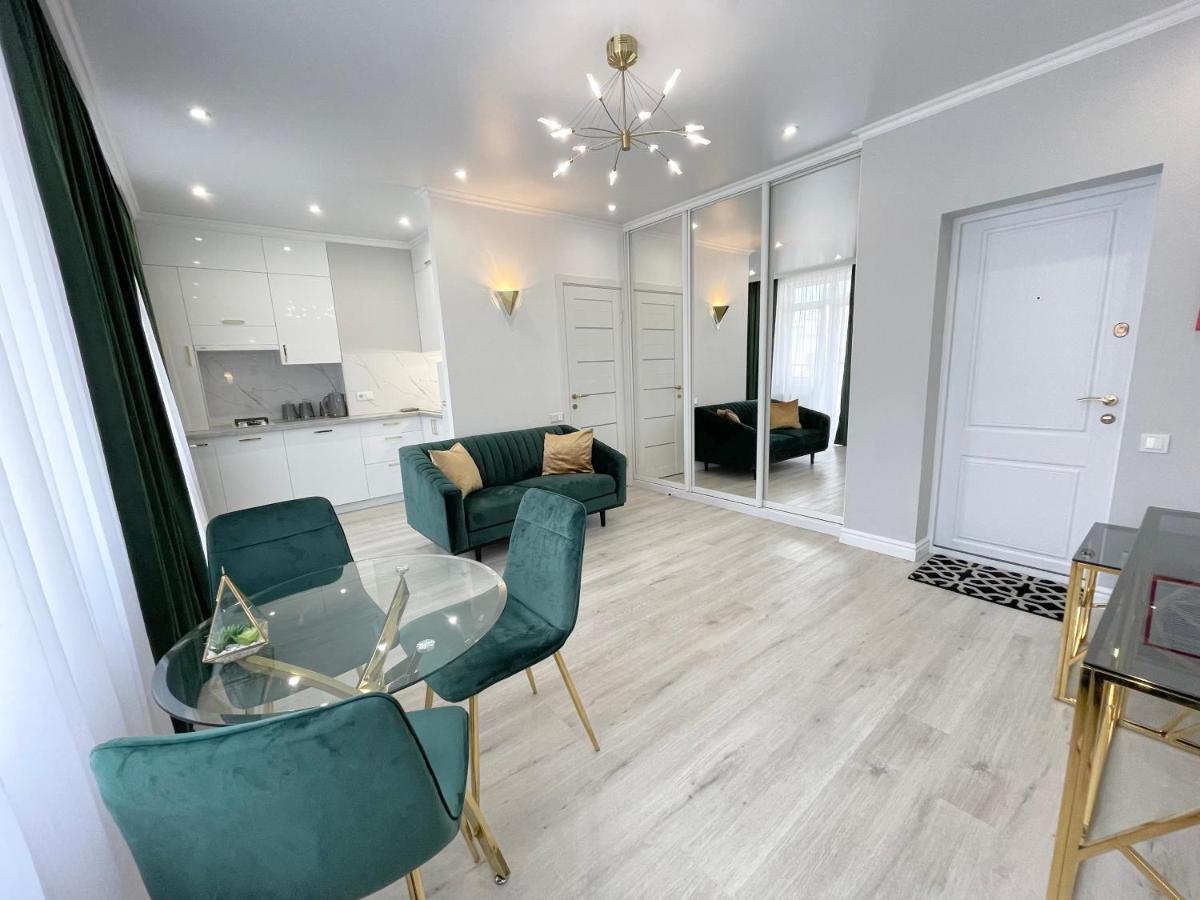 Luxury Emerald Apartments 이르핀 외부 사진